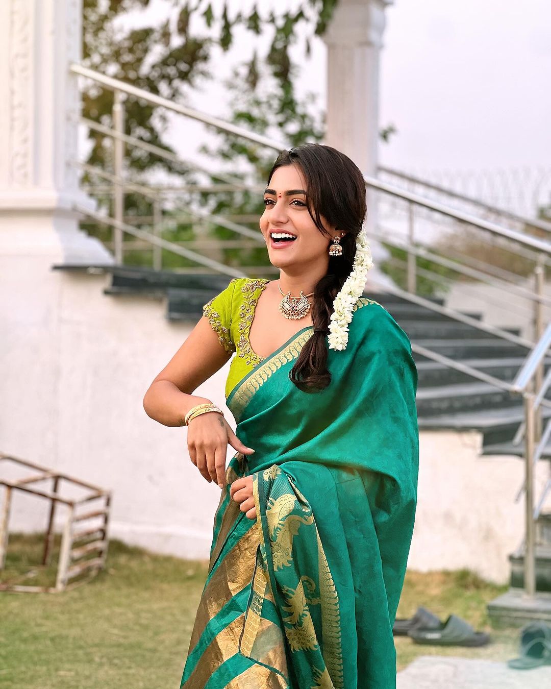 Indian Actress Nayani Pavani Stills in Green Saree